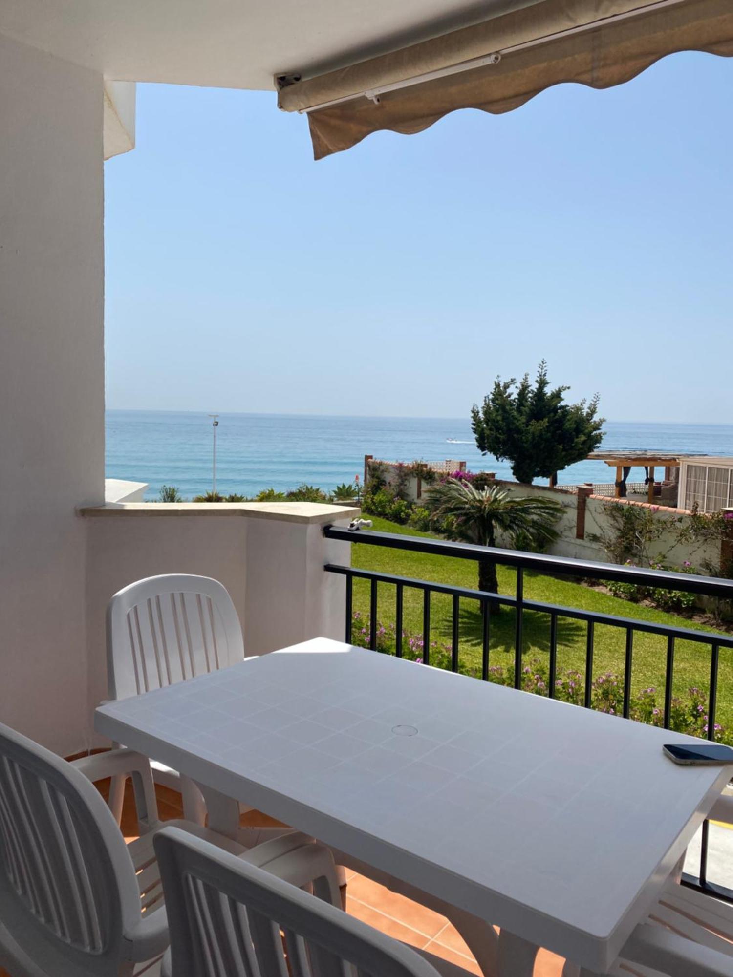 Apartamento A Pie De Playa. Nerja Exterior foto